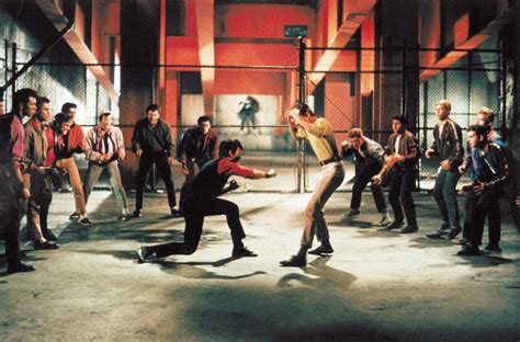 West Side Story: Một Bi kịch Tình Yêu Trắc Nghịch giữa Hai Băng Hành!